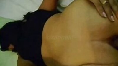 Imekaunis pornostaar kasutab orgasmi saavutamiseks rauast dildot