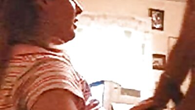 Naturaalne nunnu, kes on lähivaates selja tagant naelutatud